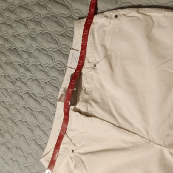 Chicos Ultimate Fit Slim Leg Off White Corduroy Pants Size 2 - Picture 4 of 8